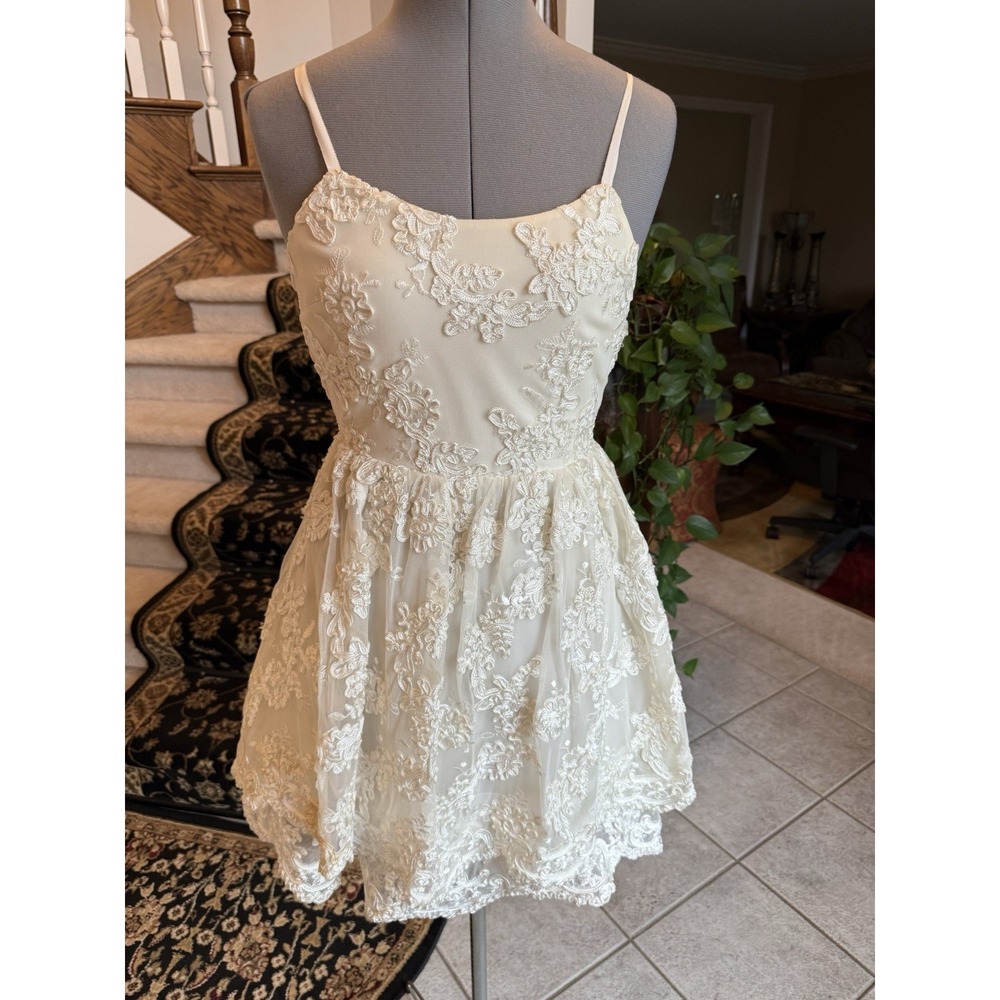 Alice+Olivia Mini Rora Lace-Overlay Dress Ivory spaghetti strap pouf silk lining